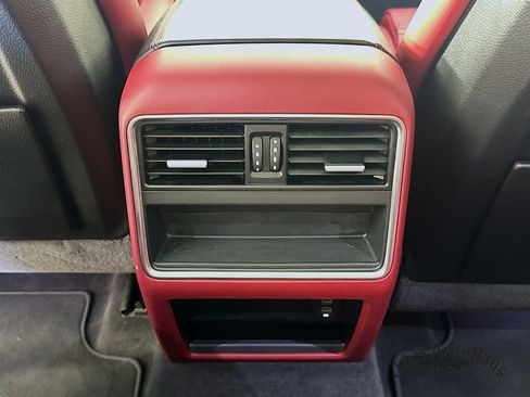 Used 2022 Porsche Cayenne E-Hybrid Coupe image 31