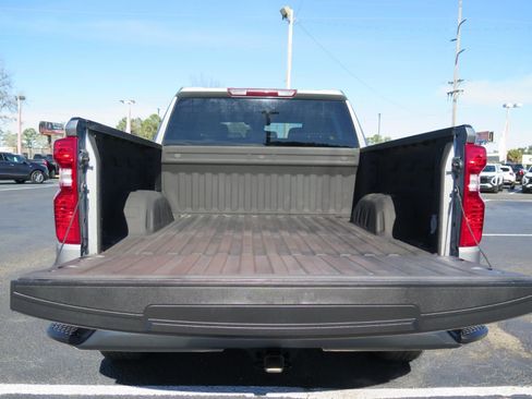 Used 2023 Chevrolet Silverado 1500 Custom image 17