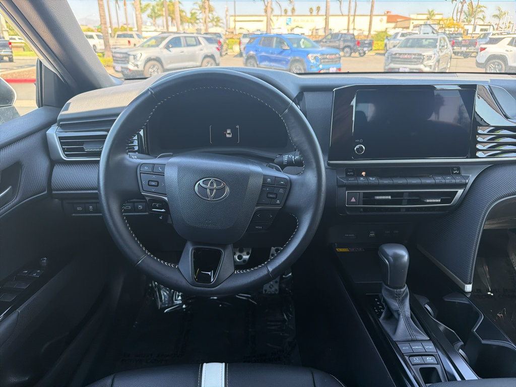 Used 2025 Toyota Camry SE FWD image 9