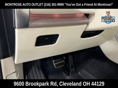 Used 2025 Land Rover Range Rover SE image 16