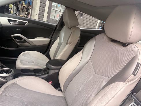 Used 2012 Hyundai Veloster w/ Style Pkg FWD image 11