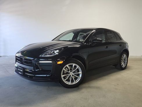 Certified 2026 Porsche Macan AWD/4WD image 1