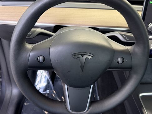 Used 2021 Tesla Model Y Long Range AWD/4WD image 17