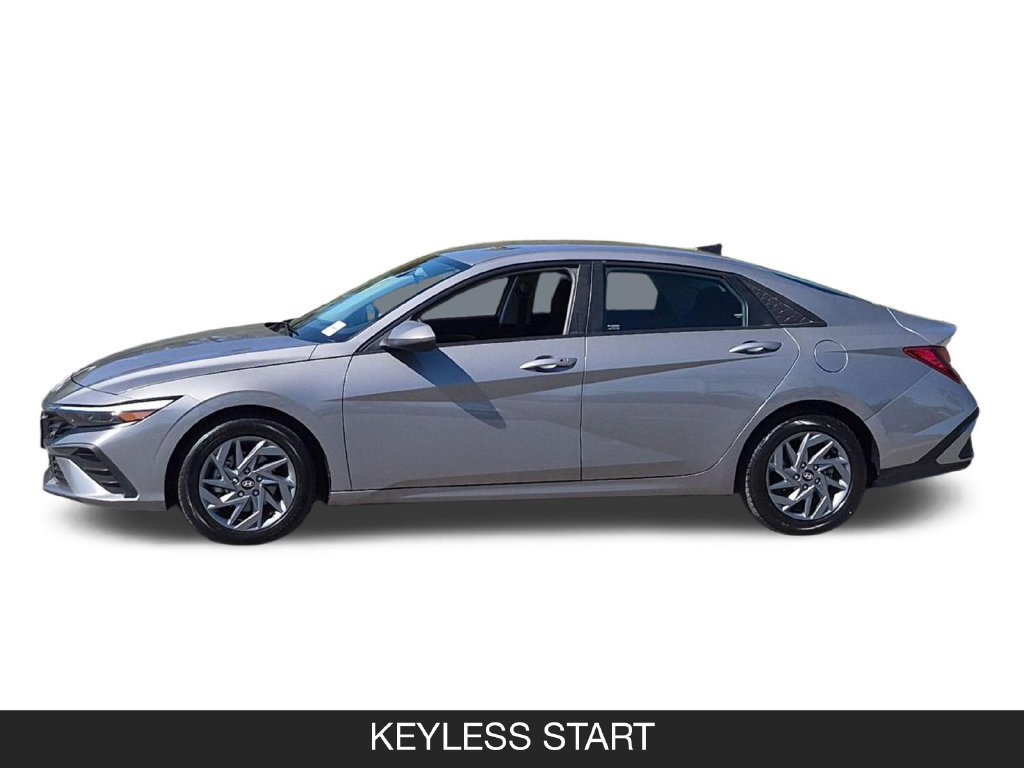 Used 2024 Hyundai Elantra SEL FWD image 5