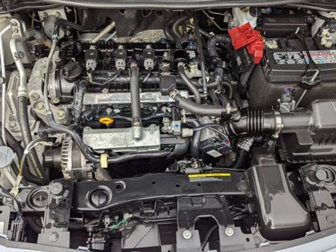 Used 2024 Nissan Versa SR FWD image 30