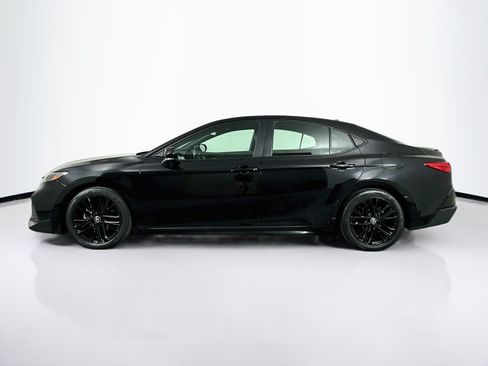 Used 2025 Toyota Camry SE FWD image 4