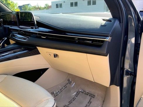 Used 2021 Cadillac Escalade Premium Luxury AWD/4WD image 16
