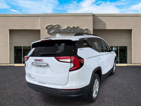 Used 2022 GMC Terrain SLE w/ Driver Convenience Package FWD image 3