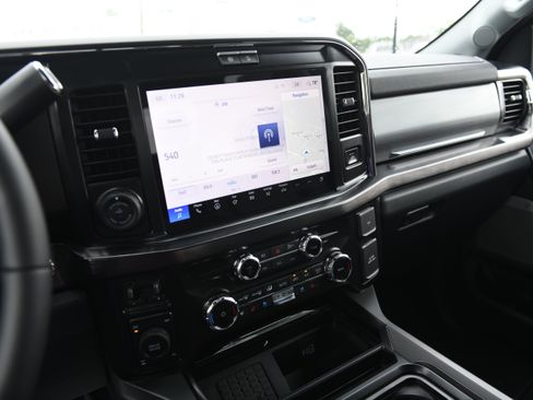 New 2026 Ford F250 Lariat w/ Black Appearance Package AWD/4WD image 17