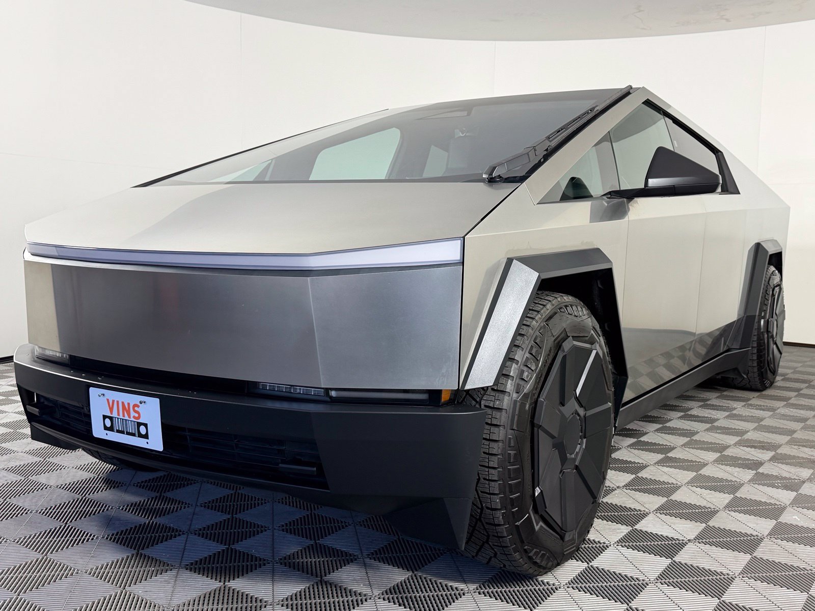 Used 2024 Tesla Cybertruck AWD Crew Cab image 3