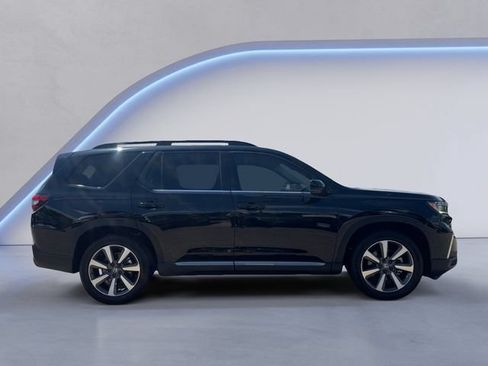 Used 2023 Honda Pilot Touring image 4