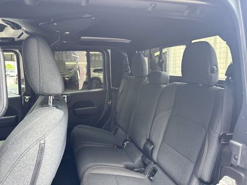 Used 2024 Jeep Gladiator Sport AWD/4WD image 14
