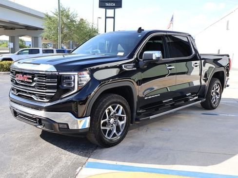 Used 2023 GMC Sierra 1500 SLT w/ SLT Premium Package AWD/4WD image 3
