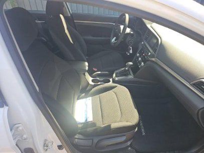 Used 2020 Hyundai Elantra SE w/ Cargo Package (C1) FWD image 11