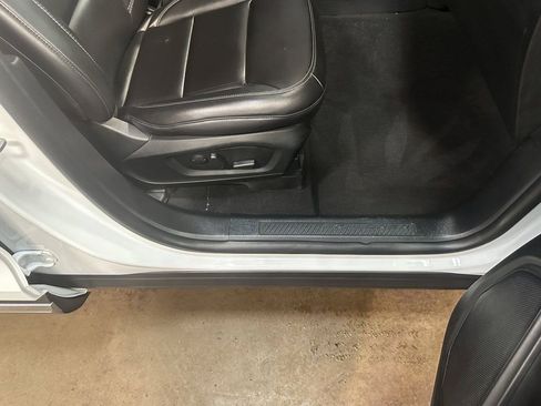 Used 2022 Ford Explorer XLT image 87