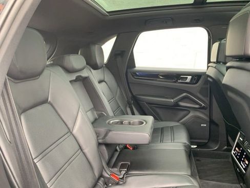 Used 2019 Porsche Cayenne S image 42