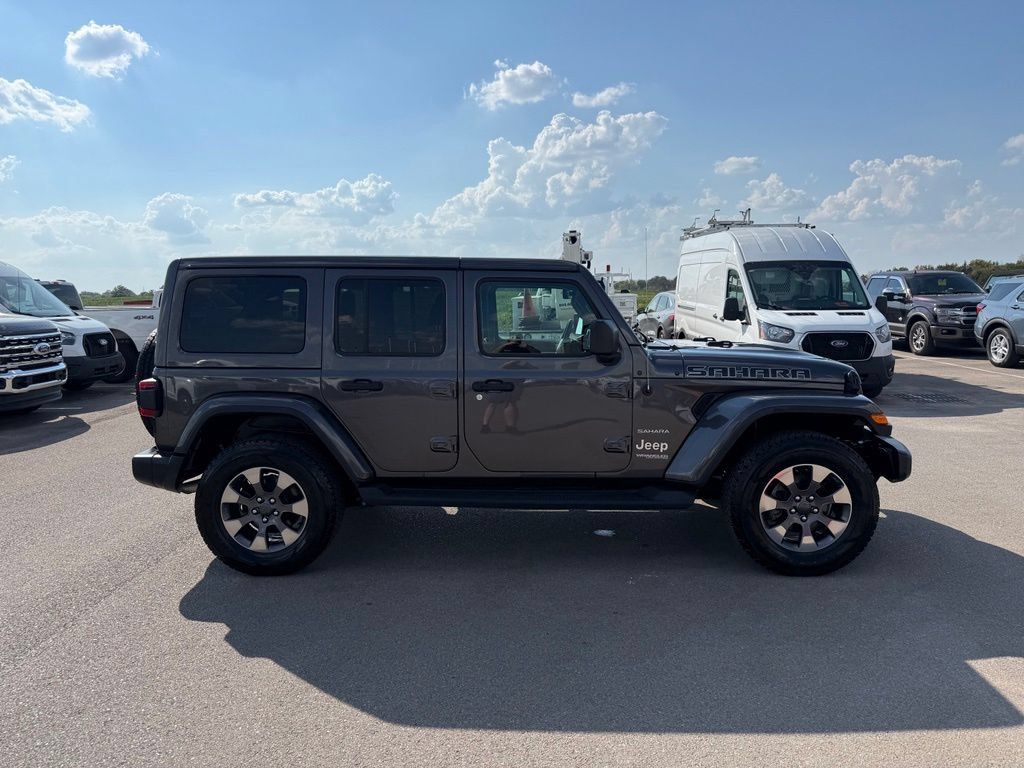 Used 2019 Jeep Wrangler Unlimited Sahara AWD/4WD image 33