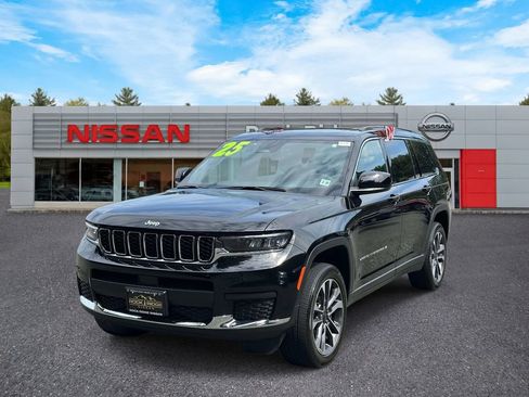 Used 2025 Jeep Grand Cherokee L Laredo AWD/4WD image 2