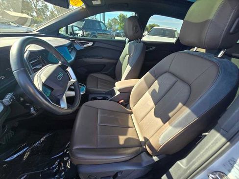 Used 2024 Audi Q4 e-tron Prestige image 25