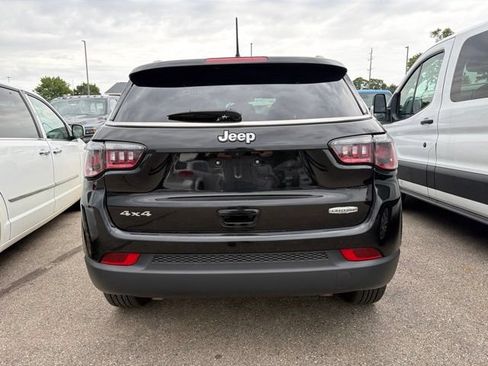 Used 2025 Jeep Compass Latitude AWD/4WD image 7