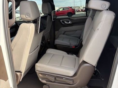 Used 2023 Chevrolet Suburban Z71 w/ Luxury Package image 6