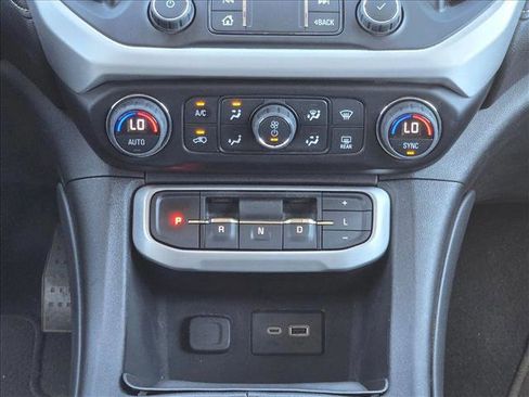 Used 2023 GMC Acadia SLE image 12