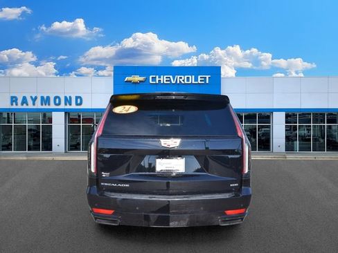 Certified 2024 Cadillac Escalade Sport Platinum w/ Heavy-Duty Trailer Package AWD/4WD image 5