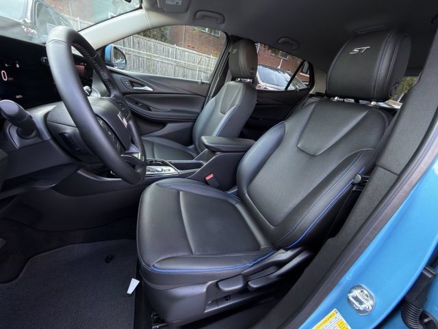 Certified 2025 Buick Encore GX Sport Touring FWD image 23