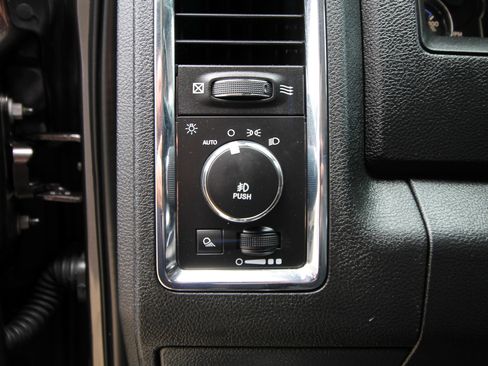 Used 2016 RAM 2500 Laramie w/ Sport Appearance Group AWD/4WD image 28