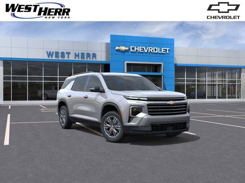 Used 2026 Chevrolet Traverse LT FWD image 1