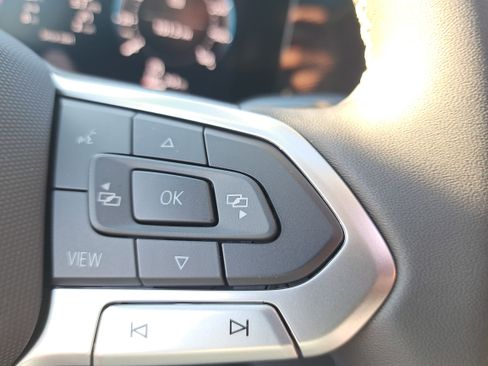 New 2026 Volkswagen Tiguan SE FWD image 18