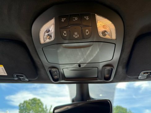 Used 2023 Chrysler Pacifica Pinnacle FWD image 29
