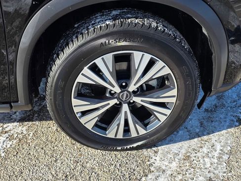 Used 2023 Nissan Rogue SV image 14