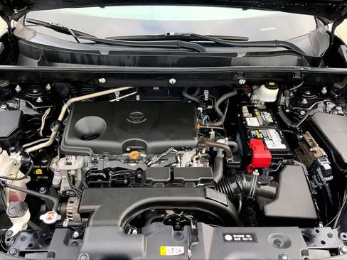 Used 2021 Toyota RAV4 LE FWD image 32