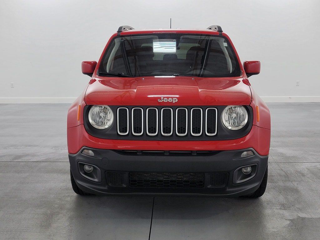 Used 2018 Jeep Renegade Latitude FWD image 3