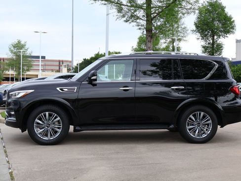 Used 2022 INFINITI QX80 Luxe w/ All-Season Package AWD/4WD image 3