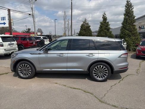 Used 2024 Lincoln Aviator 2WD w/ Premium Package image 3