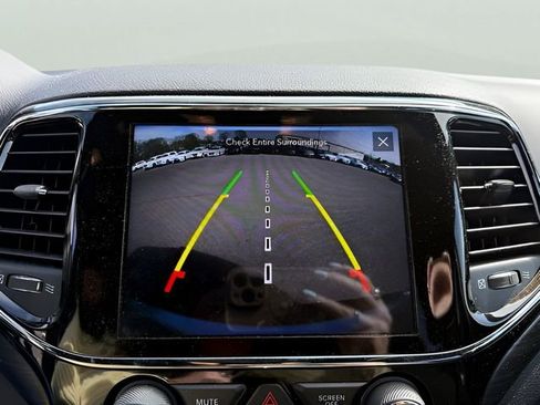 Used 2020 Jeep Grand Cherokee Altitude AWD/4WD image 19