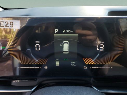 New 2026 Kia Carnival EX FWD image 32
