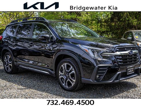 Used 2023 Subaru Ascent Limited image 1