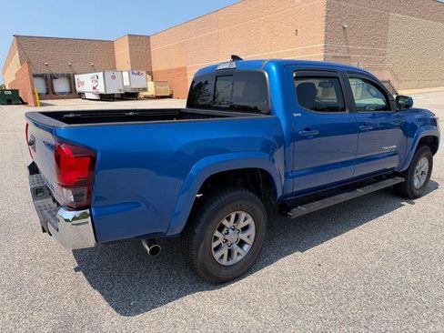 Used 2018 Toyota Tacoma SR5 RWD image 38