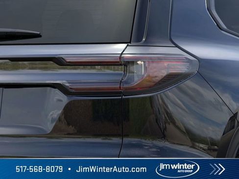 Used 2025 GMC Acadia Elevation w/ Elevation Premium Package image 11