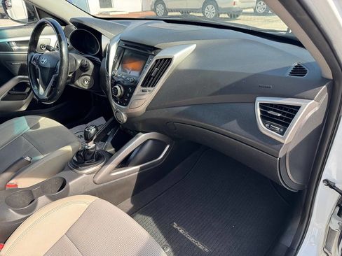 Used 2014 Hyundai Veloster w/ Style Package 02 FWD image 16