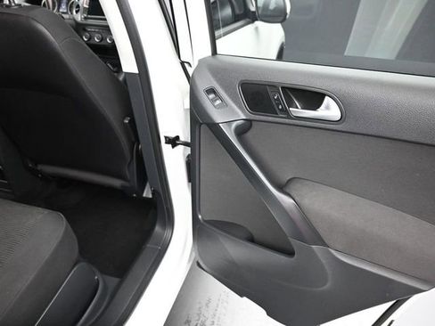 Used 2018 Volkswagen Tiguan Limited image 20