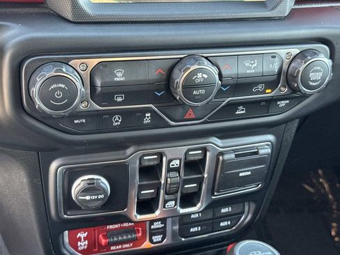 Used 2020 Jeep Gladiator Rubicon image 19