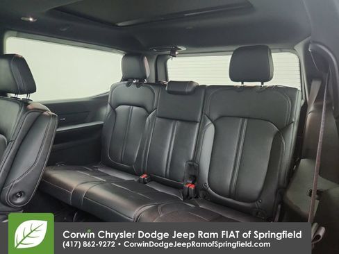 Used 2025 Jeep Wagoneer Series II w/ Premium Group I AWD/4WD image 31