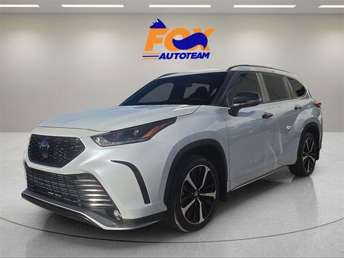 Certified 2022 Toyota Highlander XSE image 1
