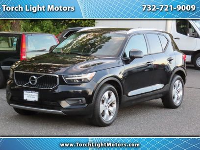 Used 2021 Volvo XC40 T5 Momentum