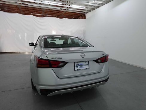 Used 2024 Nissan Altima 2.5 SV image 7