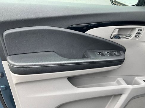 Used 2017 Honda Pilot Touring image 30